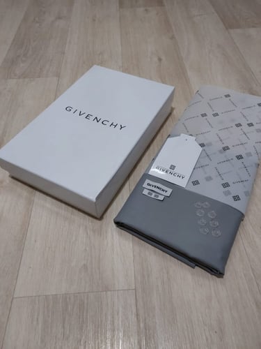 قماش جيفنشي صيفي لون 926 لايت سلفر 2026