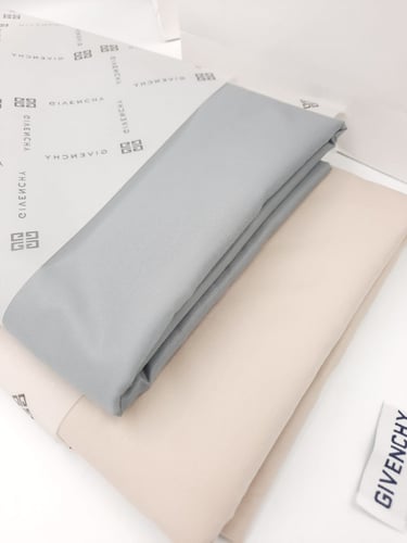 قطعتين قماش جيفنشي صيفي لون رمادي و بيج فاتح