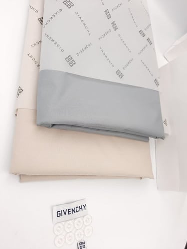 قطعتين قماش جيفنشي صيفي لون رمادي و بيج فاتح