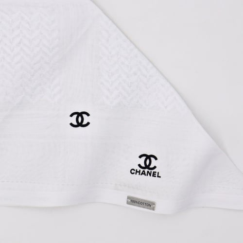 شماغ شانيل الأبيض 2026