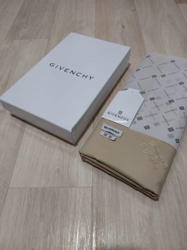 قماش جيفنشي صيفي لون 928 ذهبي غامق 2026