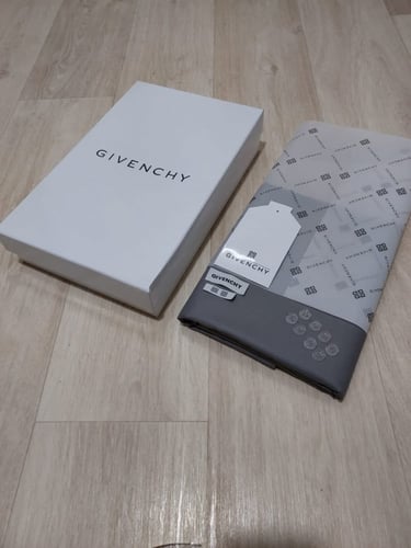 قماش جيفنشي صيفي لون 926 لايت سلفر 2026