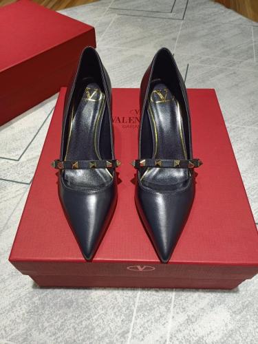 حذاء Rockstud من فالنتينو