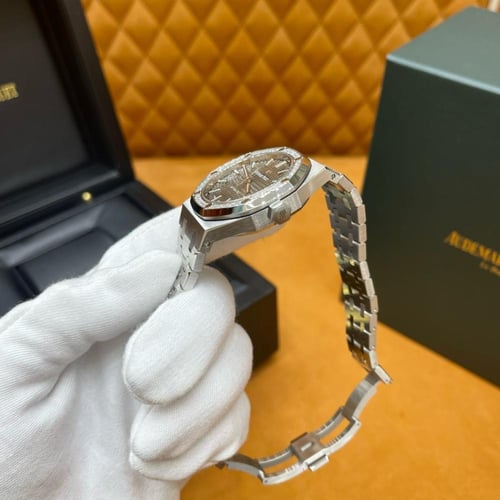 ساعة Royal Oak من AP