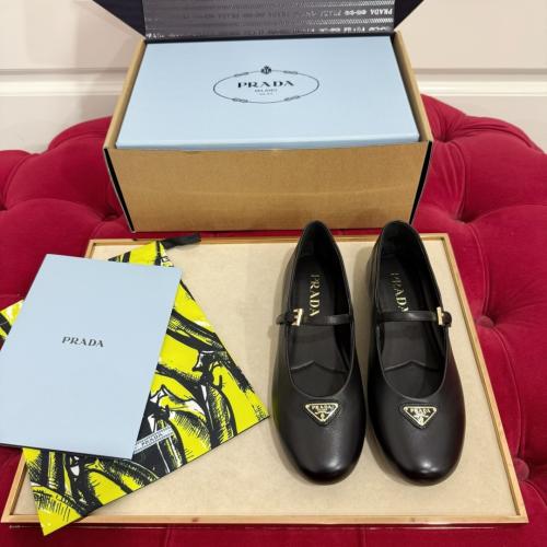 Ballet flat shoe from Prada