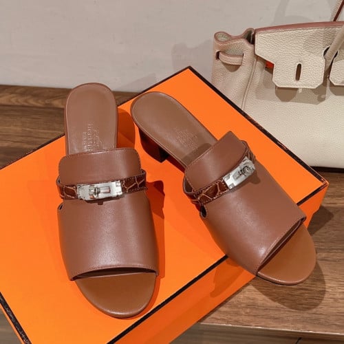 Eramz sandal with wide heel