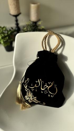 كيس عباية مصنوع من المخمل الاسود الداكن