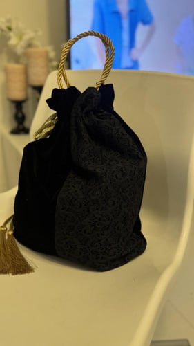 كيس عبايات شامواه اسود ودانتيل ناعم للمناسب