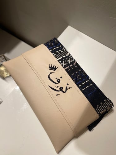 باوتش جلد بيج مع قطعه علويه منقوشه