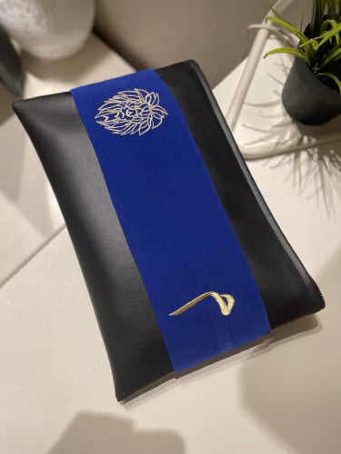 باوتش جلد اسود بمسكة قماش نيلي