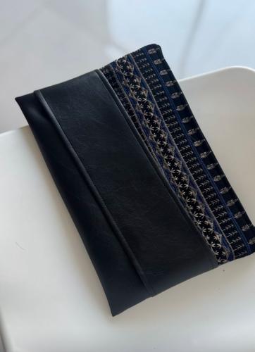 باوتش جلد اسود بنقوش زخرفيه