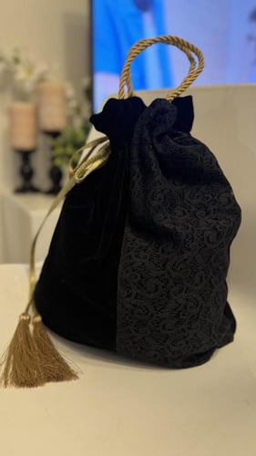 كيس عبايات شامواه اسود ودانتيل ناعم للمناسب