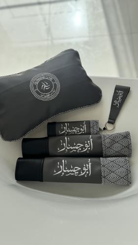 طقم اكسسوارات السيارة مصنوع من الجلد