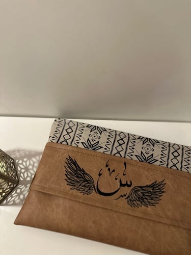 باوتش جلد بني فاتح بنقش علوي