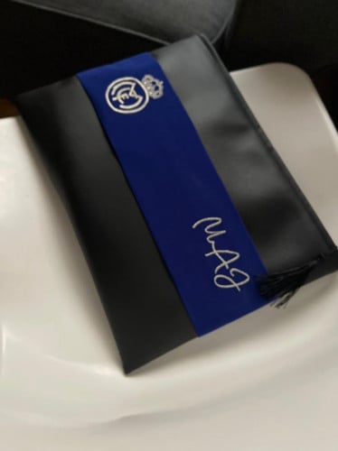 باوتش جلد أسود بمسكة قماش نيلي