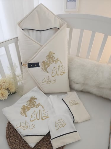 طقم مواليد تطريز الحصان لاما (جلد)