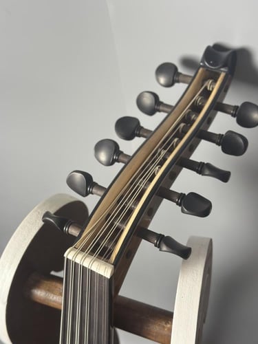 عود hand made - صناعة : ايدين \ بوراك