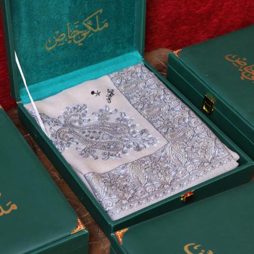 شال ملكي خاص بيج MT -13