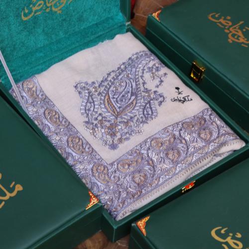 شال ملكي خاص بيج MT -16