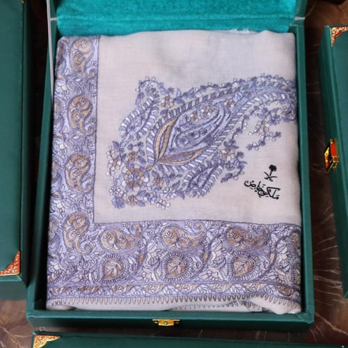 شال ملكي خاص بيج MT -16