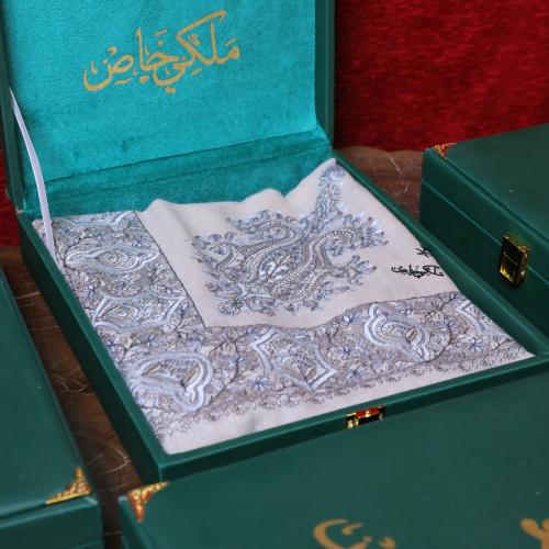 شال ملكي خاص بيج MT -03