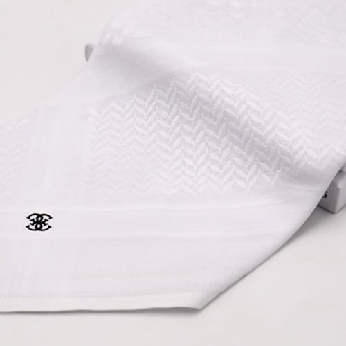 شماغ قوتشي ابيض