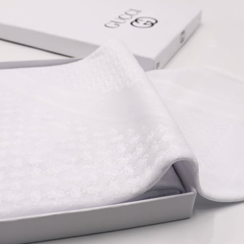 شماغ قوتشي ابيض