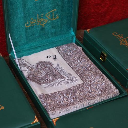 شال ملكي خاص بيج MT -10