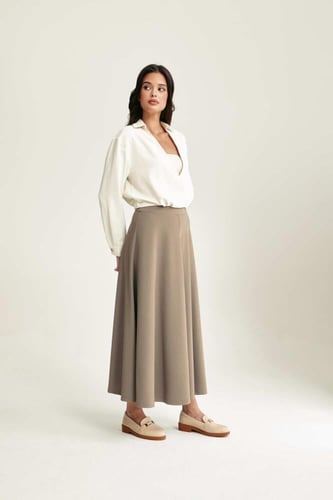 تنورة طويلة بقصة كلوش