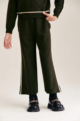 بنطلون بأرجل واسعة