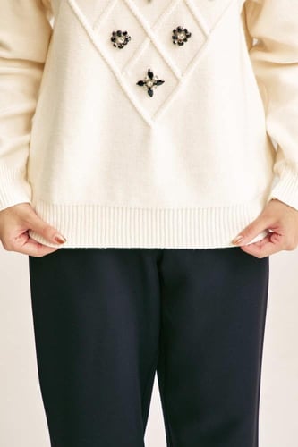 كنزة فضفاضة بتفاصيل لامعة