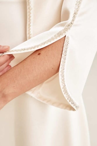 جاكيت بحواف لامعة