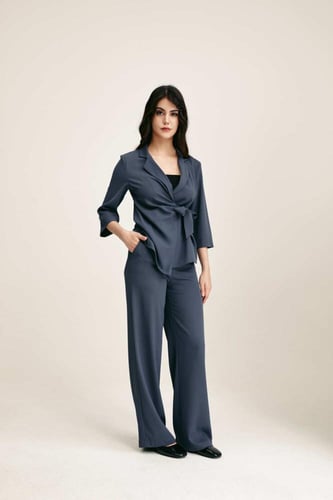 بنطلون بقصة مستقيمة