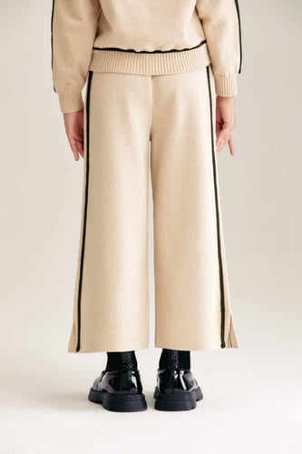 بنطلون بأرجل واسعة