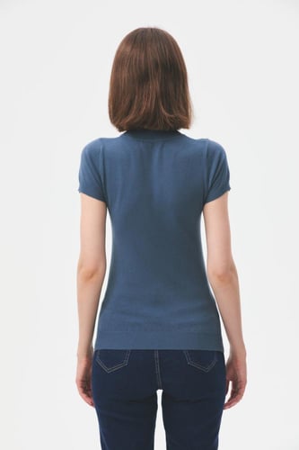 بلوزة بيسك بأكمام قصيرة