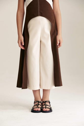 بنطلون ميدي بأرجل واسعة