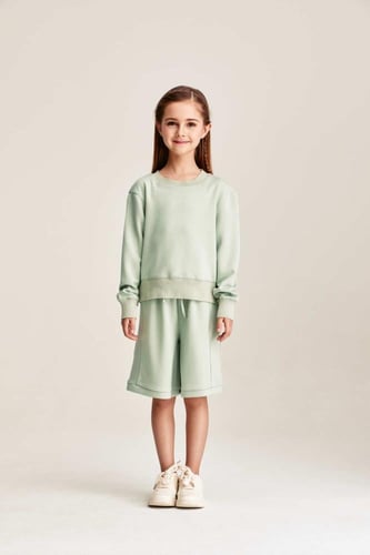 سويت شيرت بقصة فضفاضة