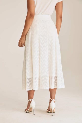 تنورة واسعة بخصر مطاطي