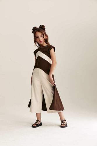 بلوزة بقصة غير متماثلة