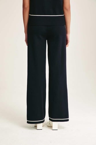 بنطلون بخصر مطاطي