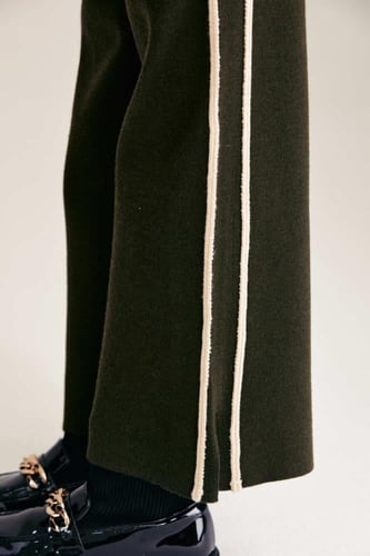 بنطلون بأرجل واسعة