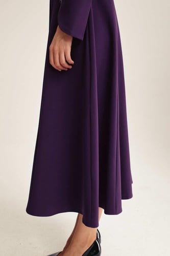 فستان بياقة طبقتين مزينه بأزرار