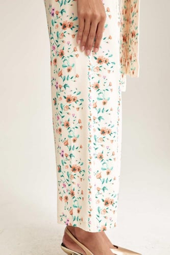 بنطلون مورد بأرجل واسعة