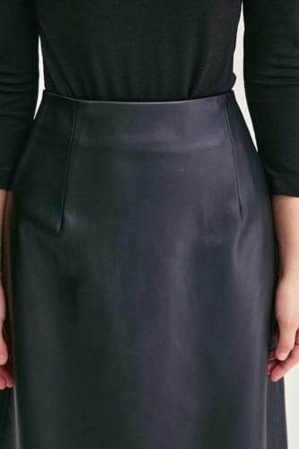 تنورة جلد مزينة بنجوم