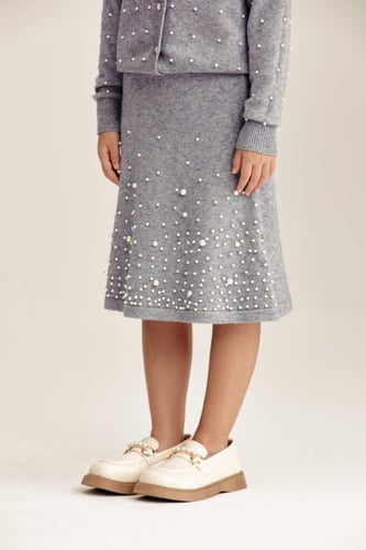 تنورة محبوكة مزينة باللؤلؤ