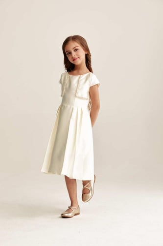 فستان بأكمام قصيرة مزين بالخرز