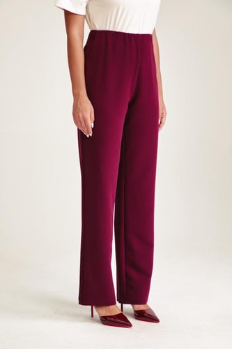 بنطلون بأرجل مستقيمة