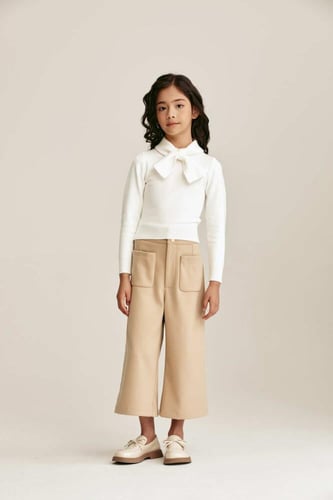 بلوزة محبوكة بياقة بربطة