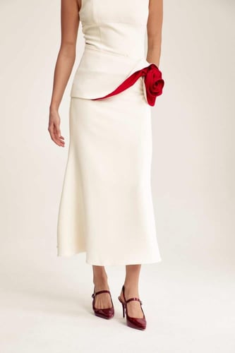 تنورة ميدي بقصة الحورية