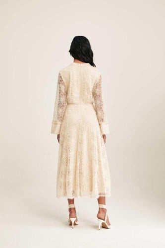 فستان مُطرز بالترتر